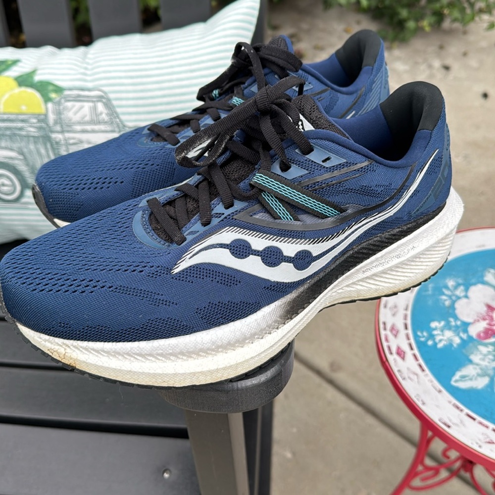 Men’s Saucony Triumph 20 running shoes